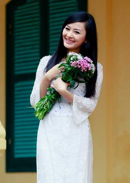 Còn đối với Nguyễn Hương Giang, cô bạn đến từ CĐ Truyền hình cũng đã xuất sắc khi lọt vào Top 6 gương mặt đẹp nhất của miền Bắc trong cuộc thi Người đẹp Hoa Anh Đào.